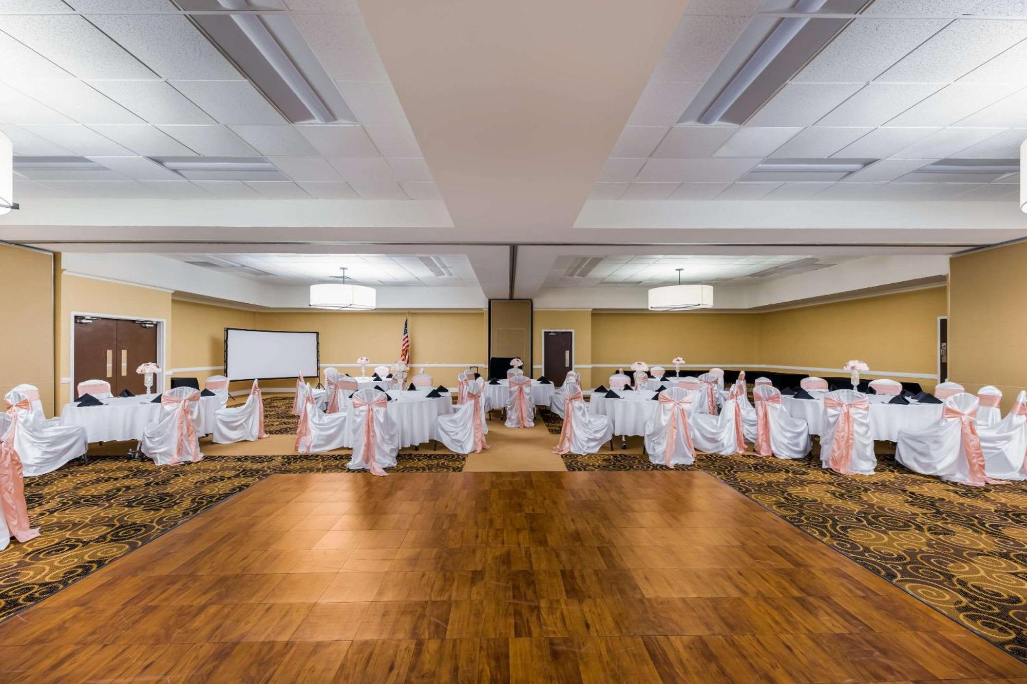 Clarion Hotel San Angelo Near Convention Center Bagian luar foto